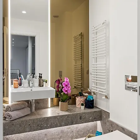 Aviation Tower Luxury Бухарест